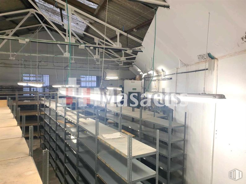 Retail for sale at Zona metropolitana, Coslada, Madrid, 28020 with furniture, flooring, floor, ceiling, metal, shelving, beam, engineering, building material and transparency around