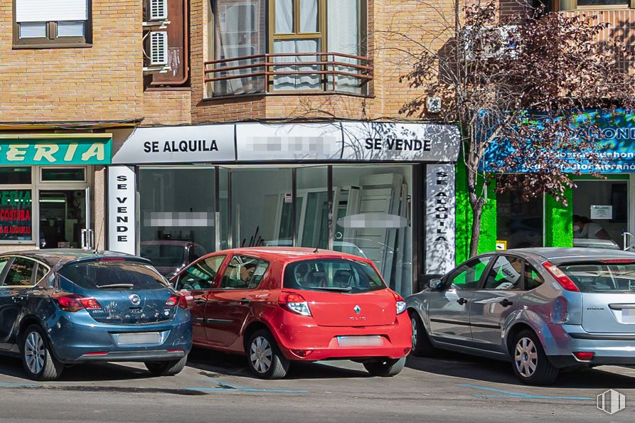 Retail for sale & for rent at Avenida Doctor Marañón, 6, Majadahonda, Madrid, 28220 with car, tire, wheel, window, land vehicle, vehicle registration plate, vehicle, motor vehicle, automotive design and building around