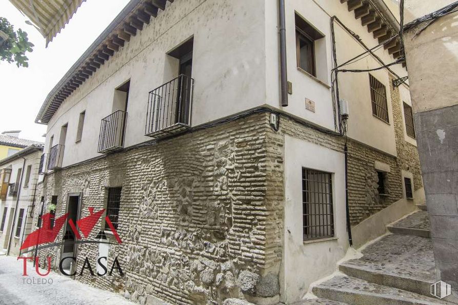 Office for sale at Calle Pozo Amargo, Toledo, 45002 with window, building, door, wood, wheel, tree, house, facade, residential area and rural area around