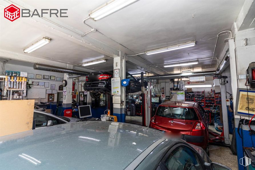 Nave en venta en Calle Juan Pascual de Mena, La Latina, Madrid, 28011 con coche, alumbrado, lámpara, luz de estacionamiento, vehículo terrestre, vehículo, vehículo de motor, diseño automovilístico, iluminación del automóvil y edificio alrededor