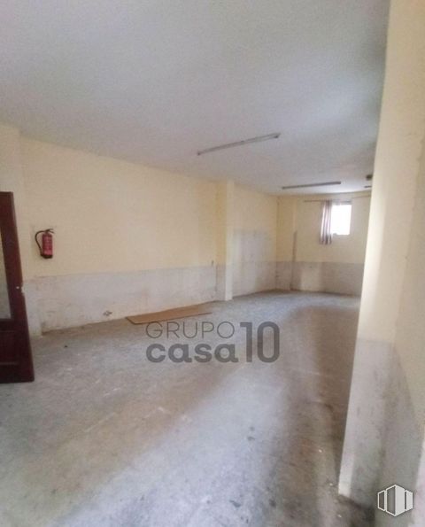 Retail for sale & for rent at Calle Zurbarán, Getafe, Madrid, 28904 with fixture, wood, flooring, floor, composite material, ceiling, concrete, plaster, paint and hall around