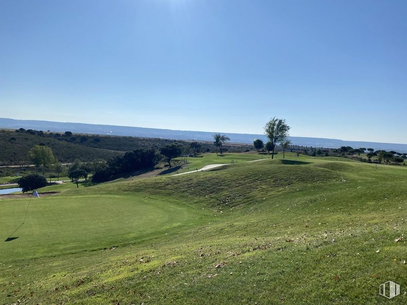 Suelo en venta en Campo de Golf Green Sire Golf, Cabanillas del Campo, Guadalajara, 19171 con cielo, planta, paisaje natural, pendiente, árbol, tierras altas, terreno, llano, pradera y hierba alrededor