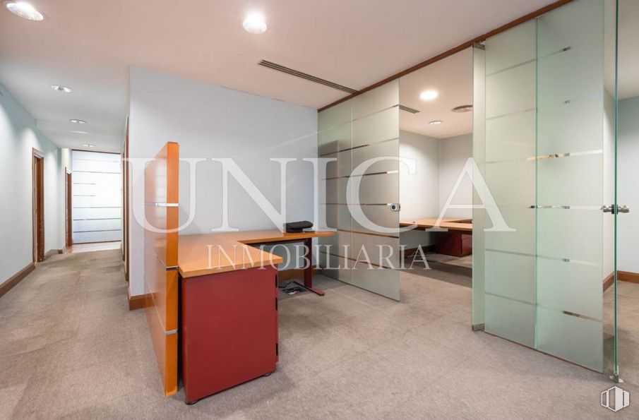 Oficina en venta en Calle Velázquez, Salamanca, Madrid, 28006 con mesa, mueble, propiedad, silla, edificio, escritorio, interiorismo, suelo, hall y suelos alrededor