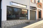 Retail for sale & for rent at Calle Doctor Romero, 5, San Martín de Valdeiglesias, Madrid, 28680 with door, window, building, road surface, brickwork, brick, font, facade, real estate and fixture around