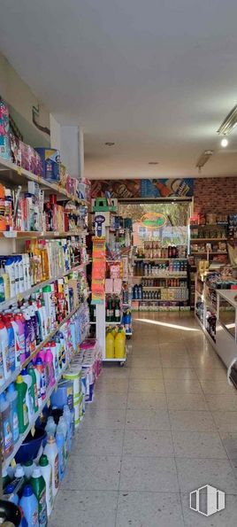 Retail for sale at Zona centro, Cuenca, 16004 with furniture, shelf, shelving, publication, customer, building, retail, convenience store, market and trade around