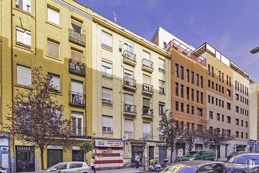 Nave en alquiler en Calle Ponzano, 83, Chamberí, Madrid, 28003 con edificio, ventana, coche, propiedad, neumático, luz de estacionamiento, vehículo, cielo, rueda y vehículo de motor alrededor