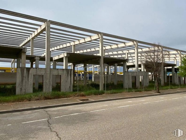 Land for sale at Calle Vega del Tajo, Guadalajara, 19209 with building, sky, plant, shade, transport hub, track, railway, cloud, rolling and beam around