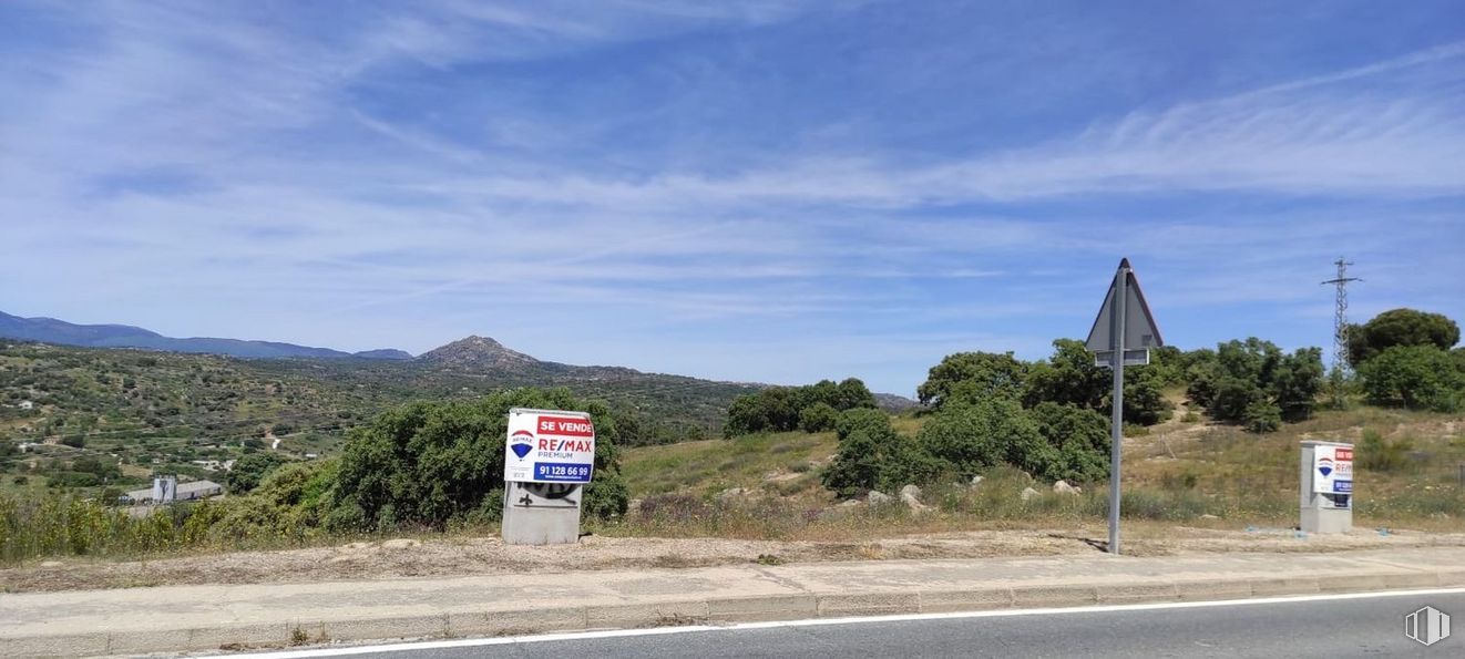 Land for sale at Zona Centro, Almorox, Toledo, 45900 with cloud, sky, plant, asphalt, road surface, land lot, thoroughfare, motor vehicle, cumulus and mountain around