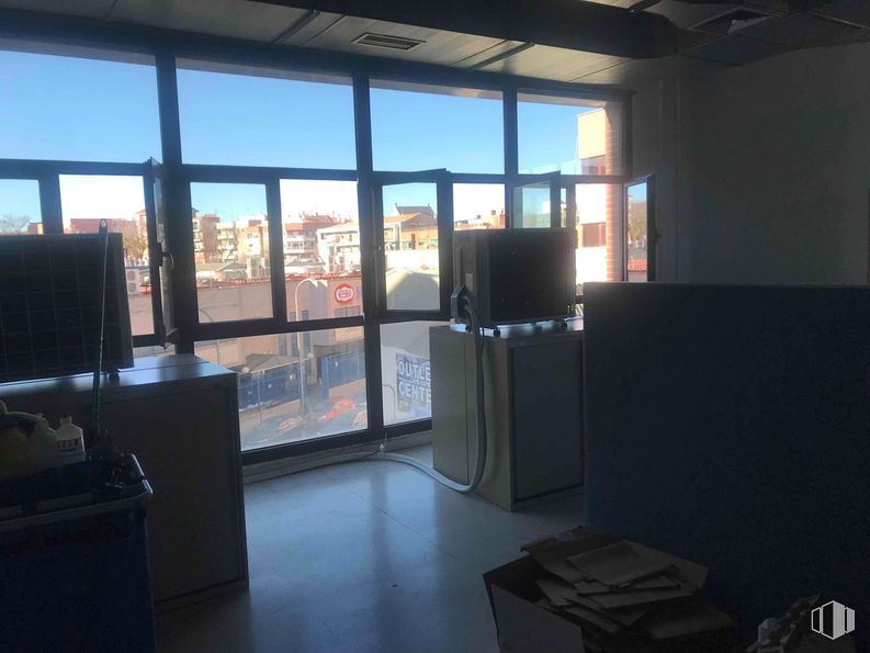 Industrial for sale at Zona Carabanchel, Carabanchel, Madrid, 28044 with television, furniture, floor, glass, apartment, daylighting, high-rise building, condominium, chair and transparency around