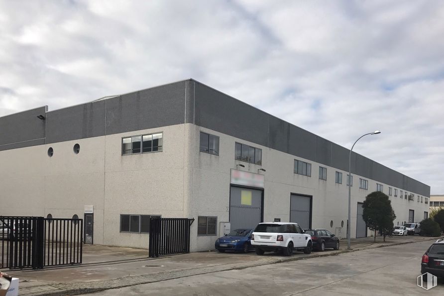 Industrial for sale at Camino Valdetorres, 5, Fuente el Saz de Jarama, Madrid, 28140 with building, car, automotive parking light, cloud, sky, property, wheel, tire, window and vehicle around