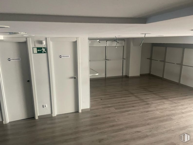 Retail for sale & for rent at Calle Bravo Murillo, Chamberí, Madrid, 28003 with door, building, fixture, wood, home appliance, kitchen appliance, major appliance, flooring, gas and cabinetry around