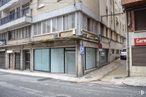 Retail for sale at Calle Triste Condesa, Arenas de San Pedro, Ávila, 05400 with building, window, road surface, door, urban design, sidewalk, asphalt, residential area, road and city around