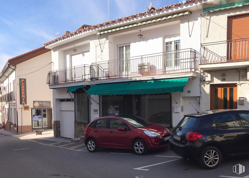 Local en alquiler y venta en Calle Juan Ávalos, 6, Esquivias, Toledo, 45221 con rueda, coche, neumático, ventana, vehículo terrestre, vehículo, luz de estacionamiento automotriz, edificio, propiedad y nube alrededor