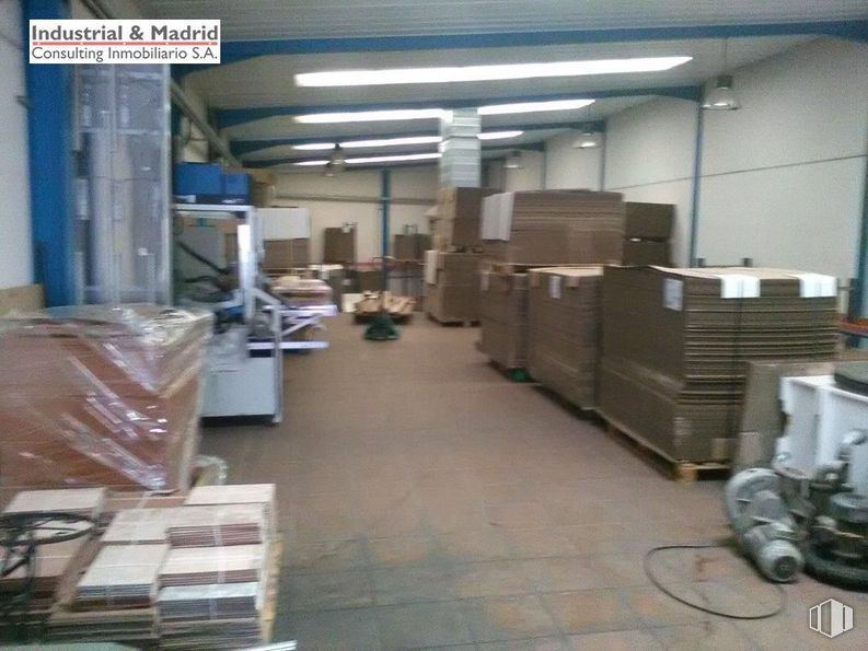 Industrial for sale at Calle Dublín, 5, Torres de la Alameda, Madrid, 28813 with grooming trimmer, building, wood, floor, flooring, gas, fixture, engineering, machine and hardwood around