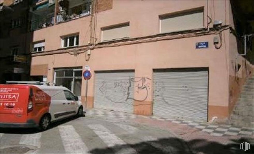 Local en alquiler en Calle Noheda, Cuenca, 16001 con camioneta, ventana, edificio, coche, placa de matrícula del vehículo, vehículo, neumático, rueda, vehículo de motor y exterior automotriz alrededor