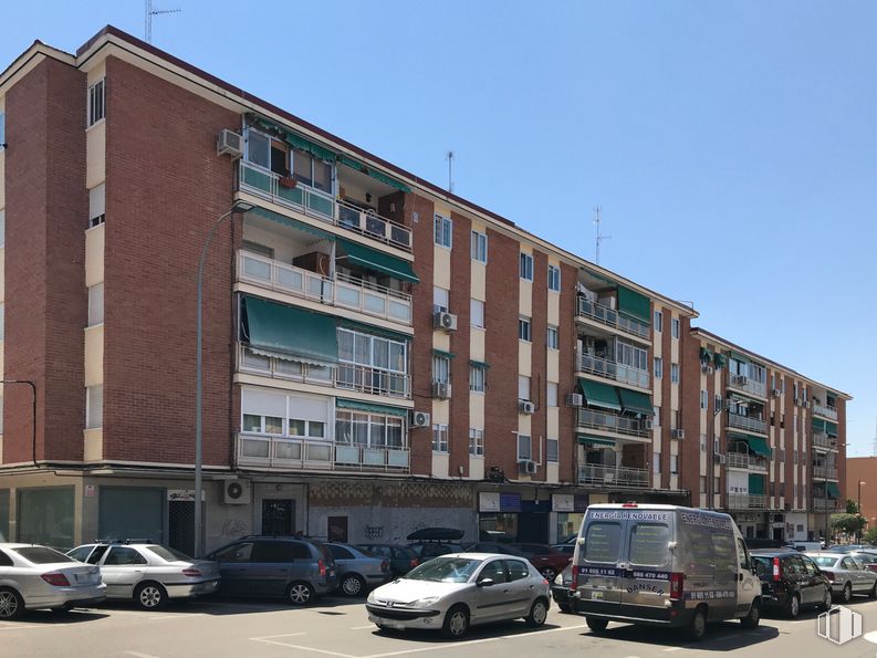 Local en venta en Calle Juan de Austria, 2, Parla, Madrid, 28980 con camioneta, coche, edificio, rueda, neumático, vehículo terrestre, luz de estacionamiento automotriz, cielo, vehículo y propiedad alrededor