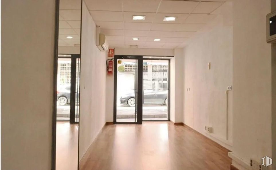 Local en venta en Zona Palos de la Frontera, Arganzuela, Madrid, 28045 con edificio, ventana, puerta, accesorio, madera, casa, hall, suelos, suelo y neumático alrededor