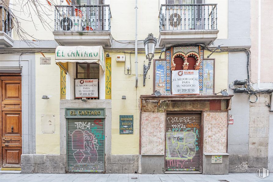 Local en alquiler en Calle Echegaray, Centro, Madrid, 28014 con ventana, puerta, edificio, accesorio, línea, barrio, fachada, fuente, ciudad y zona urbana alrededor