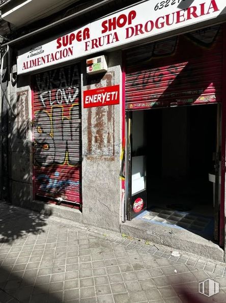 Local en venta en Calle Cardenal Cisneros, 28, Chamberí, Madrid, 28010 con puerta, material compuesto, publicidad, logotipo, acera, venta al por menor, hormigón, firmar y señalización electrónica alrededor