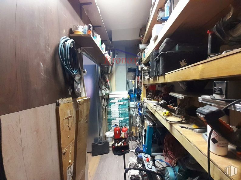 Local en venta en Calle Sierra Aitana, 5, Villa de Vallecas, Madrid, 28031 con zapato, equipaje y bolsos, diseño automovilístico, cableado eléctrico, ordenador, ingeniería, escritorio, material de oficina, máquina y equipos informáticos alrededor