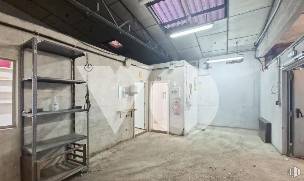 Retail for sale at Calle San Leopoldo, Tetuán, Madrid, 28029 with light fixture, door, furniture, lighting, ceiling, flooring, floor, composite material, concrete and basement around