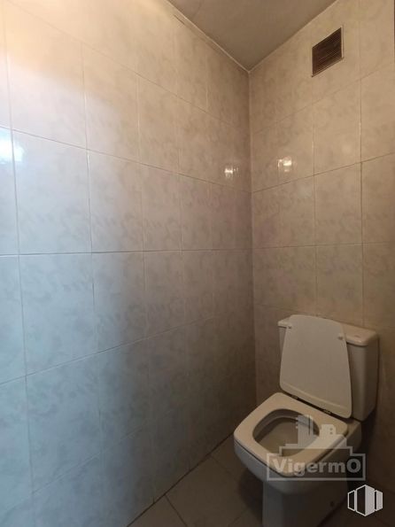 Local en alquiler en Zona Centro, Torrejón de Ardoz, Madrid, 28850 con inodoro, propiedad, edificio, cuarto de baño, asiento del inodoro, interiorismo, accesorio, casa, suelos y suelo alrededor