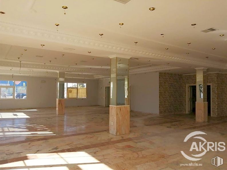 Retail for sale at Avenida de Europa, Griñón, Madrid, 28971 with interior design, hall, flooring, floor, wall, real estate, ceiling, wood, building material and space around