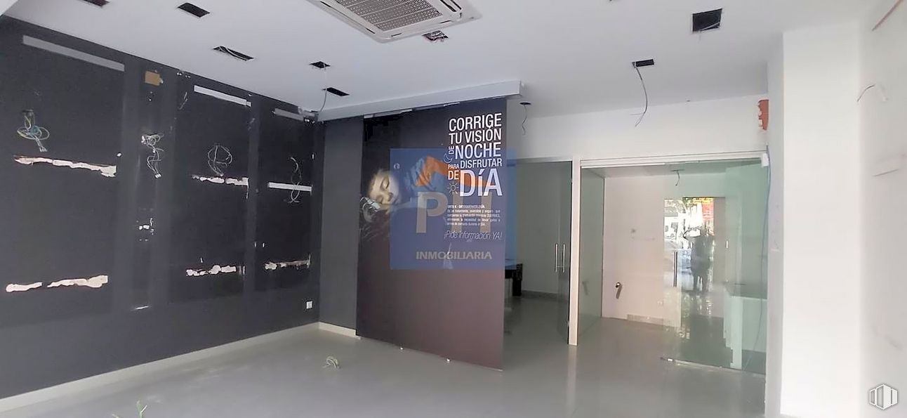 Local en alquiler y venta en Calle Extremadura, Fuenlabrada, Madrid, 28944 con interiorismo, edificio, suelos, suelo, accesorio, pared, techo, fuente, evento y habitación alrededor