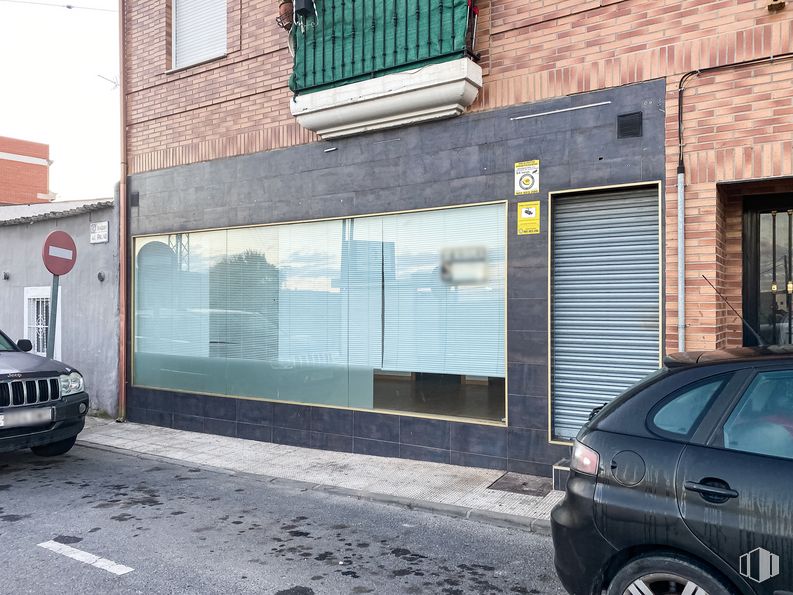 Retail for sale & for rent at Barrio del Pilar, 1, Yeles, Toledo, 45220 with tire, car, window, automotive parking light, land vehicle, vehicle, property, automotive lighting, motor vehicle and infrastructure around