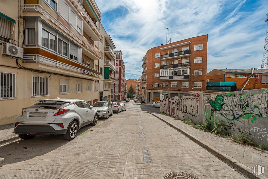 Local en venta en Calle Rábida, Tetuán, Madrid, 28039 con coche, neumático, edificio, rueda, vehículo terrestre, nube, cielo, vehículo, ventana y matrícula del vehículo alrededor