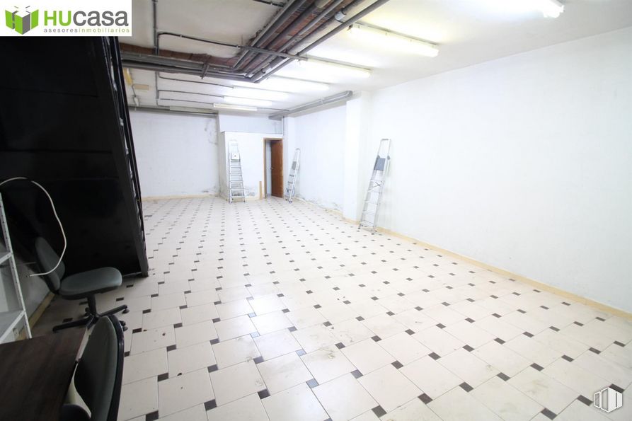 Retail for sale & for rent at Zona Santa Teresa, Toledo, 45004 with chair, light fixture, lighting, interior design, flooring, floor, fixture, wood, tile flooring and hall around