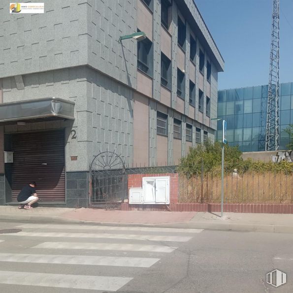 Nave en alquiler en Calle Ponferrada, Fuenlabrada, Madrid, 28947 con edificio, planta, cielo, ventana, diseño urbano, material compuesto, zona residencial, inmobiliario, fachada y casa alrededor