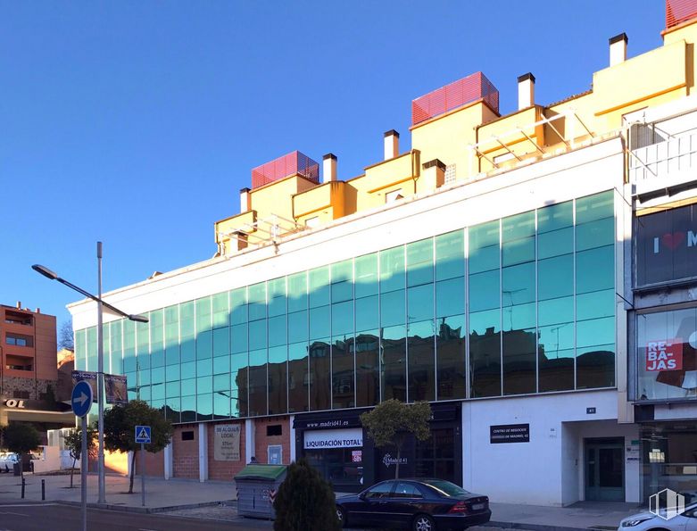 Local en alquiler en Carretera Madrid, Toledo, 45003 con coche, edificio, persona, rueda, neumático, cielo, propiedad, vehículo, luz de la calle y ventana alrededor