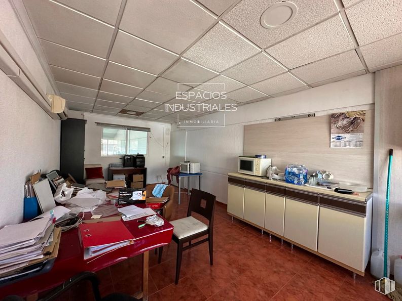 Nave en venta en Polígono Industrial Rompecubas, Valdemoro, Madrid, 28341 con silla, ebanistería, ventana, escritorio, propiedad, mesa, mueble, interiorismo, suelo y suelos alrededor