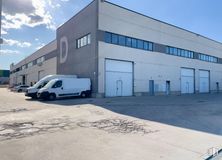 Industrial for rent at Zona Getafe, Getafe, Madrid, 28906 with van, building, automotive parking light, sky, cloud, wheel, tire, vehicle, automotive tire and car around