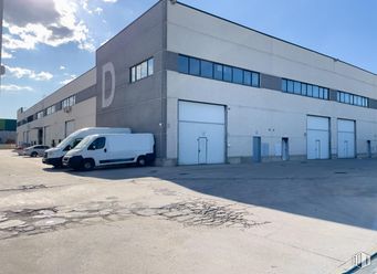 Nave en alquiler en Zona Getafe, Getafe, Madrid, 28906 con camioneta, edificio, luz de estacionamiento, cielo, nube, rueda, neumático, vehículo, neumático de automoción y coche alrededor