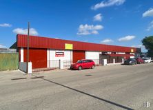 Industrial for sale & for rent at Avenida Finanzauto, 18, Arganda del Rey, Madrid, 28500 with car, building, automotive parking light, cloud, sky, tire, wheel, vehicle, automotive lighting and automotive tire around