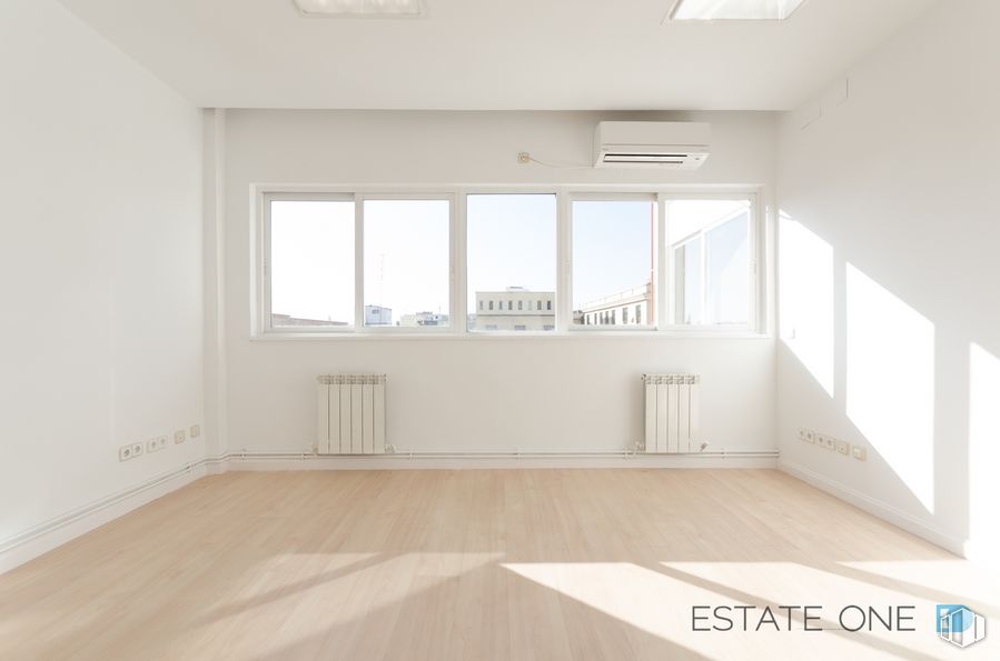 Office for rent at Calle General Oraá, Salamanca, Madrid, 28006 with window, building, fixture, interior design, wood, hall, shade, floor, material property and wood stain around