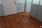 Oficina en alquiler en Calle Alcalá, San Blas - Canillejas, Madrid, 28022 con puerta, marrón, accesorio, madera, suelos, suelo, tinte para madera, propiedad material, hall y madera dura alrededor