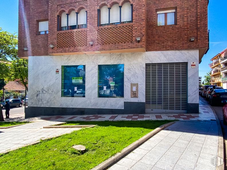 Local en alquiler en Calle Comendador, Azuqueca de Henares, Guadalajara, 19200 con ventana, edificio, planta, propiedad, cielo, superficie de carretera, diseño urbano, albañilería, ladrillo y árbol alrededor