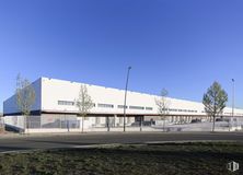 Industrial for rent at Calle Severo Ochoa, 11, Getafe, Madrid, 28906 with building, sky, electricity, street light, tree, facade, city, public utility, pole and road around