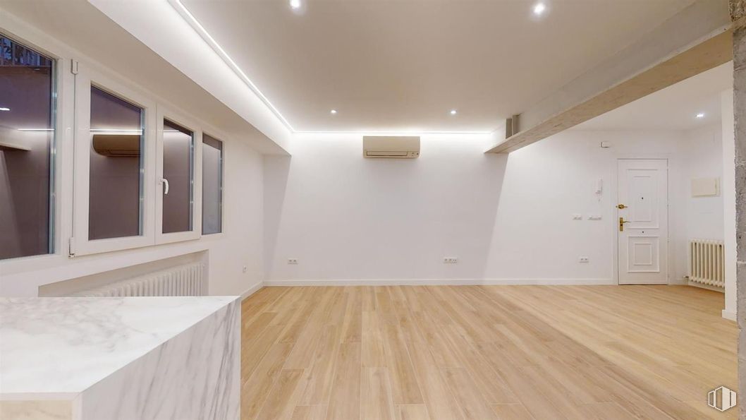 Oficina en alquiler y venta en Calle Maldonado, Salamanca, Madrid, 28006 con puerta, edificio, madera, accesorio, interiorismo, suelos, hall, casa, tinte para madera y suelo alrededor