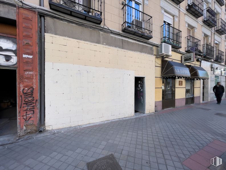 Local en venta en Avenida Ciudad de Barcelona, 178, Retiro, Madrid, 28007 con ventana, persona, superficie de carretera, edificio, asfalto, ladrillo, acera, suelo, carretera y albañilería alrededor