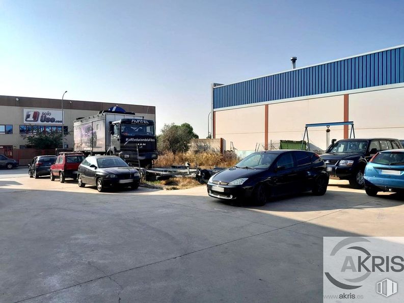 Industrial for sale at Polígono Industrial, Borox, Toledo, 45222 with car, automotive parking light, wheel, tire, vehicle, sky, motor vehicle, automotive lighting, automotive tire and asphalt around