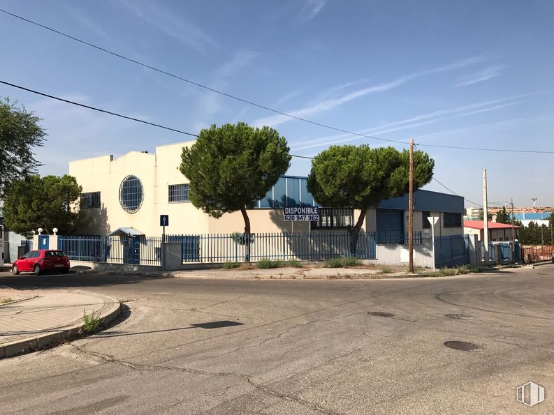 Nave en alquiler en Calle Febrero, 42, San Blas - Canillejas, Madrid, 28022 con edificio, nube, cielo, planta, superficie de la carretera, asfalto, árbol, lote de terreno, modo de transporte y vía pública alrededor