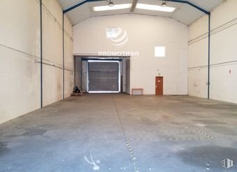 Industrial for rent at Calle Cobre, Loeches, Madrid, 28890 with door, floor, concrete, parking, garage, building material, warehouse and parking lot around