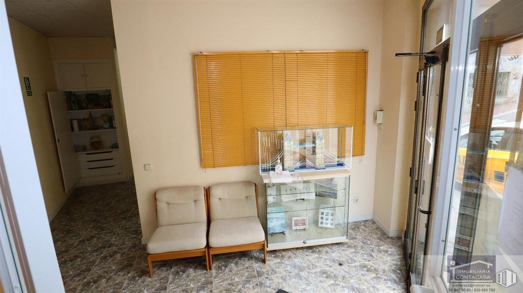 Retail for sale & for rent at Calle Huertas, Colmenar Viejo, Madrid, 28770 with chair, building, wood, flooring, floor, hardwood, real estate, comfort, cabinetry and window around