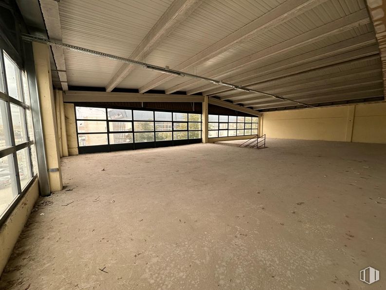 Industrial for sale & for rent at Zona empresarial, Getafe, Madrid, 28906 with hall, window, wood, floor, fixture, shade, flooring, composite material, tints and shades and concrete around