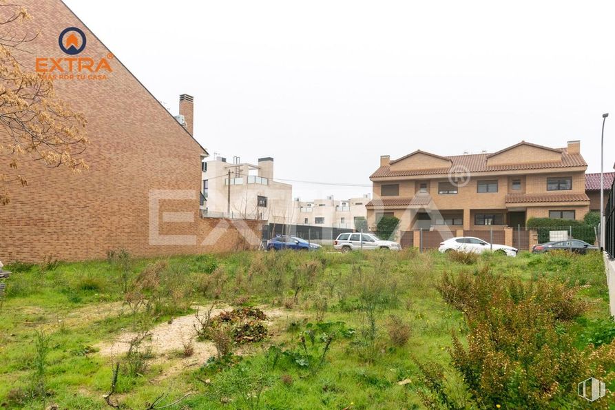 Land for sale at Calle Tornado, Barajas, Madrid, 28042 with car, building, residential area, neighbourhood, human settlement, suburb, driveway, overhead power line and subcompact car around