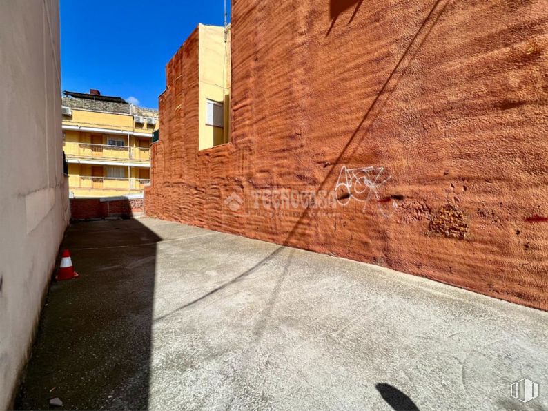 Suelo en venta en Zona Fuencarral - Tres Olivos, Fuencarral - El Pardo, Madrid, 28034 con edificio, madera, superficie de la carretera, ladrillo, albañilería, pendiente, suelo, cielo, suelos y material compuesto alrededor